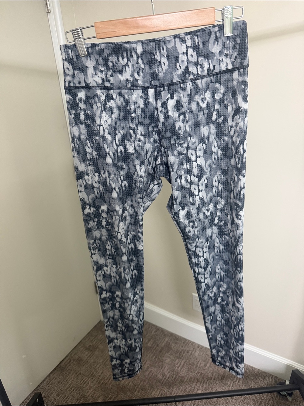 Express Gray & White Patterned High-Rise Leggings
